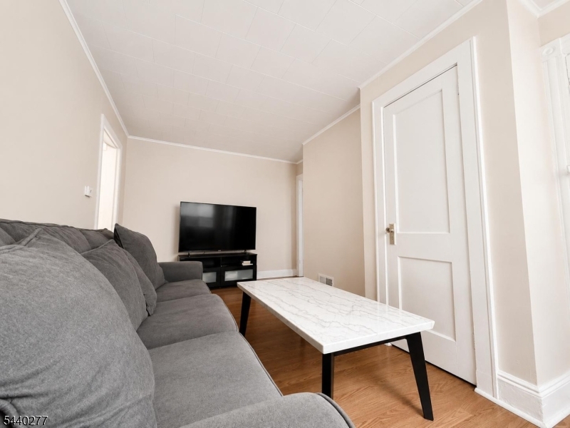 522 Saddle River Rd Apt 1 Apt1 Property Photo 6