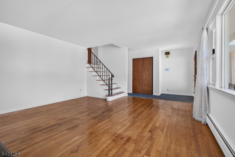 1004 Park Ln Property Photo 5