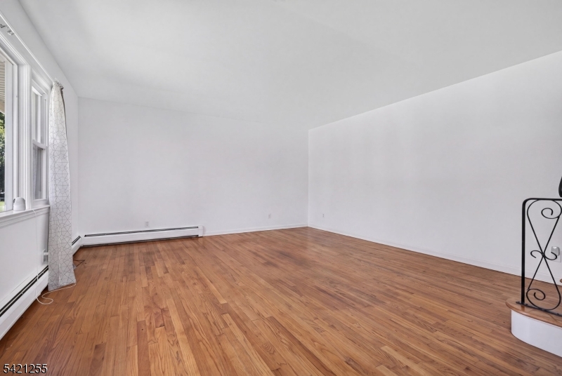 1004 Park Ln Property Photo 6
