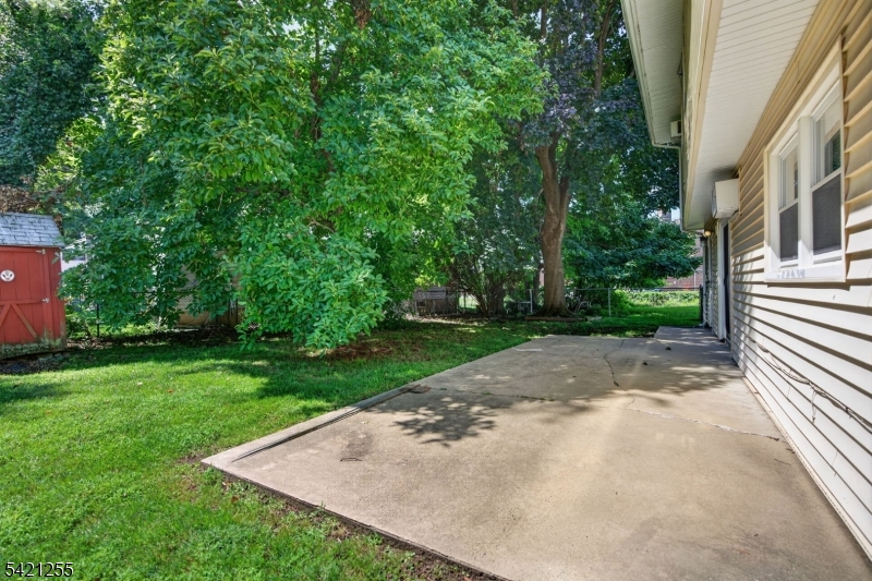 1004 Park Ln Property Photo 29