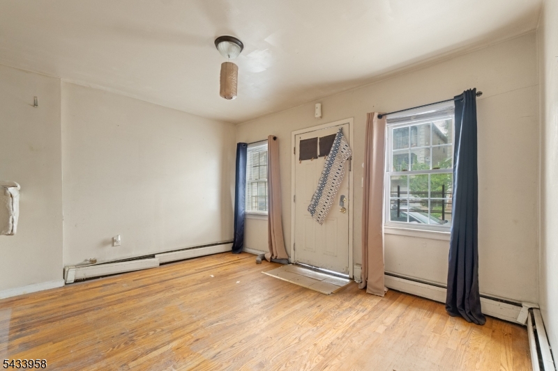 322 E Jersey St Property Photo 16