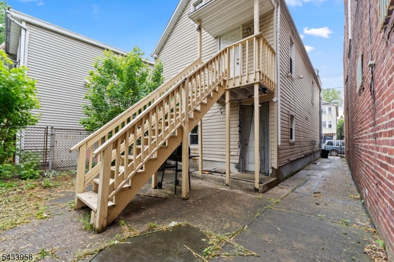 322 E Jersey St Property Photo 18