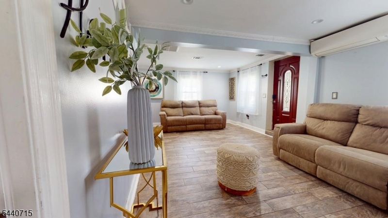 124 Green St Property Photo 3