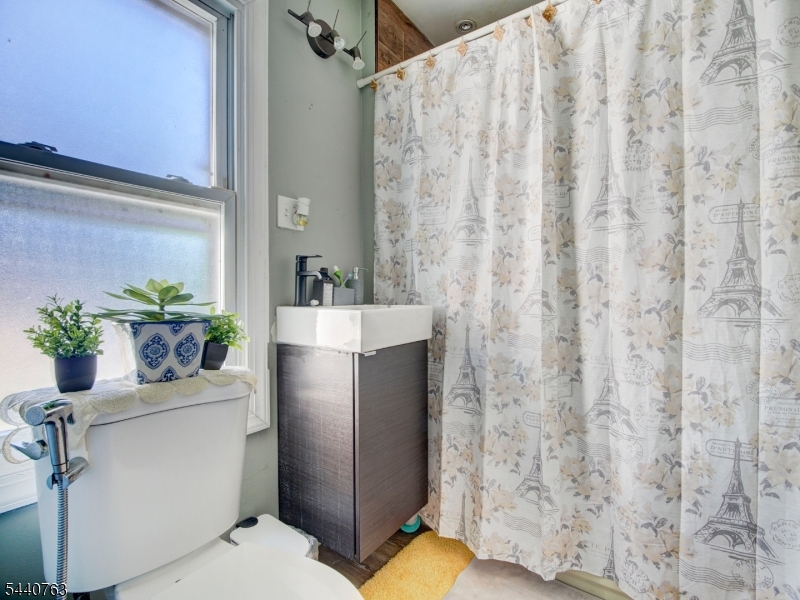 40 Bruen Ave Property Photo 9