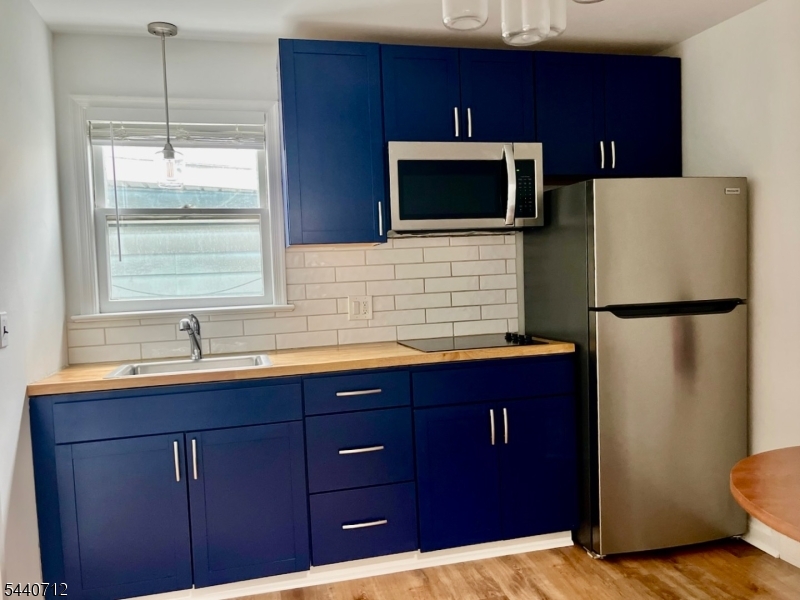 8 Newton Ave 2 Property Photo 2