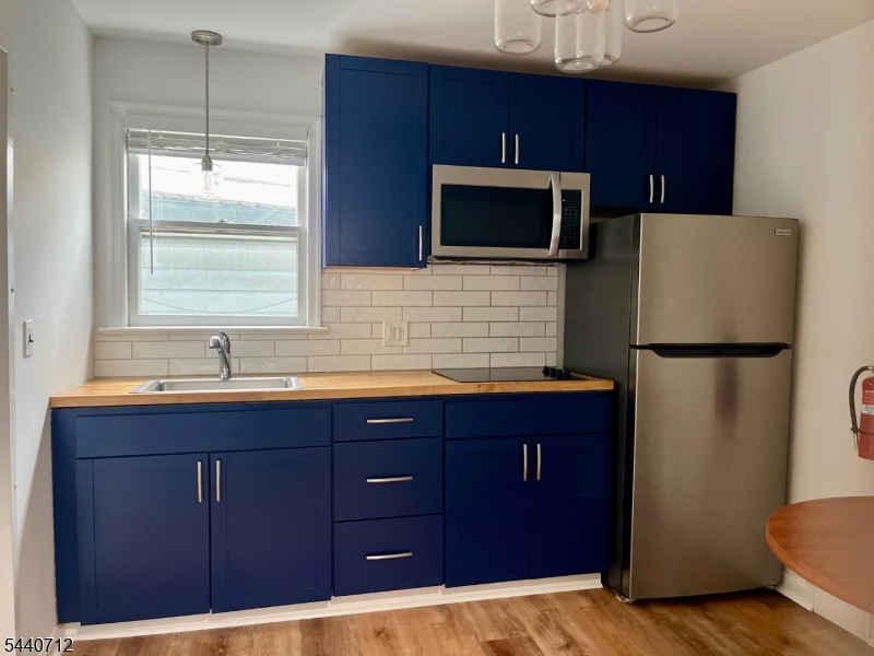 8 Newton Ave 2 Property Photo 4