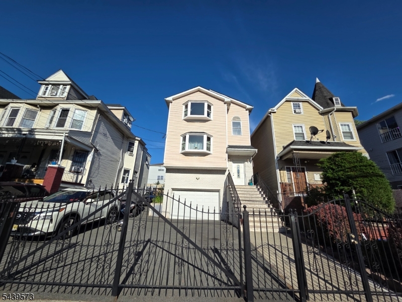 493 Broadway Property Photo 1