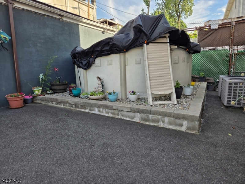 493 Broadway Property Photo 11