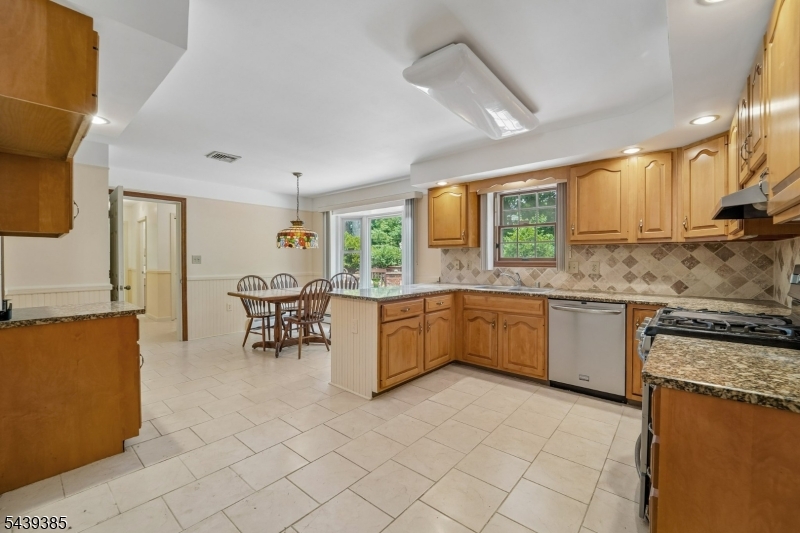 62 Parkway Property Photo 7