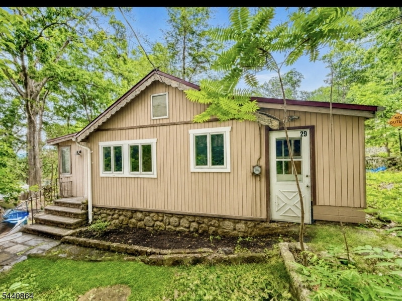 29 Ferris Ln Property Photo 1
