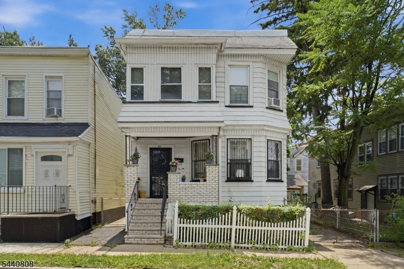 53 Grove Ter Property Photo 3