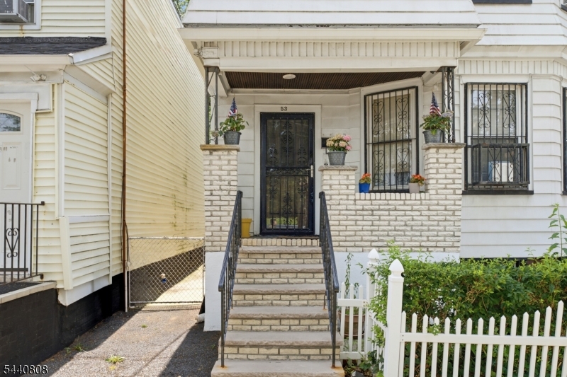 53 Grove Ter Property Photo 4