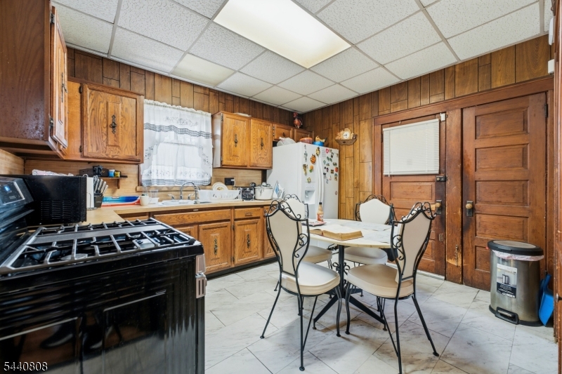 53 Grove Ter Property Photo 13