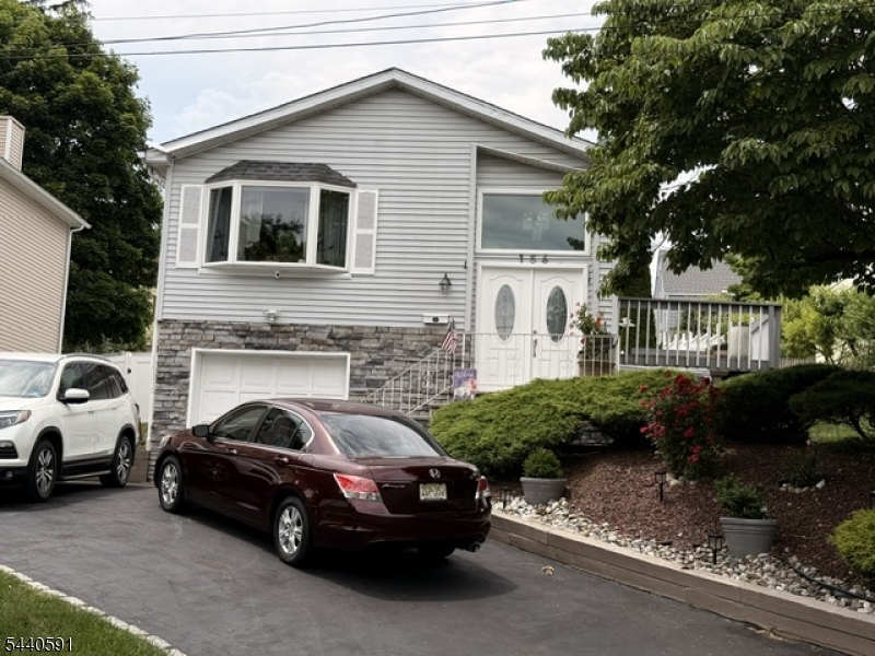 156 Madison St Property Photo 2
