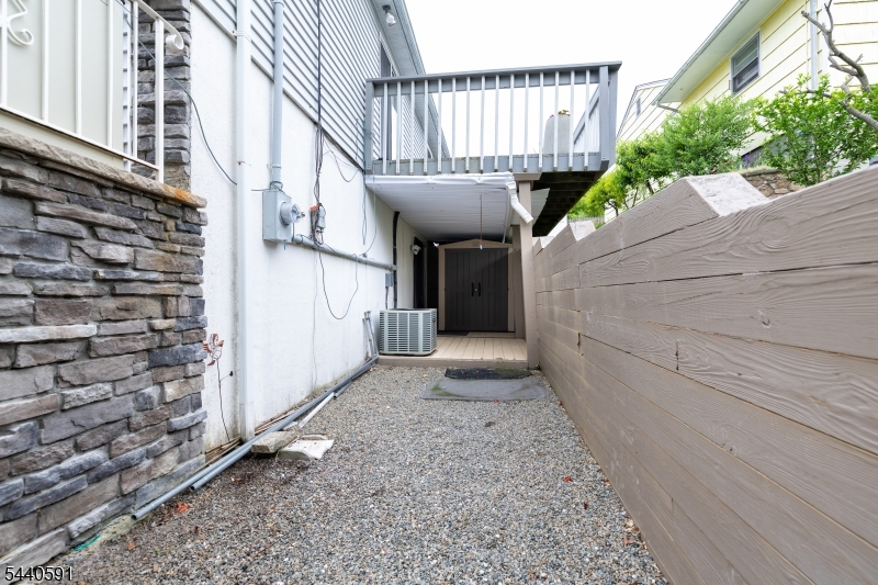 156 Madison St Property Photo 30
