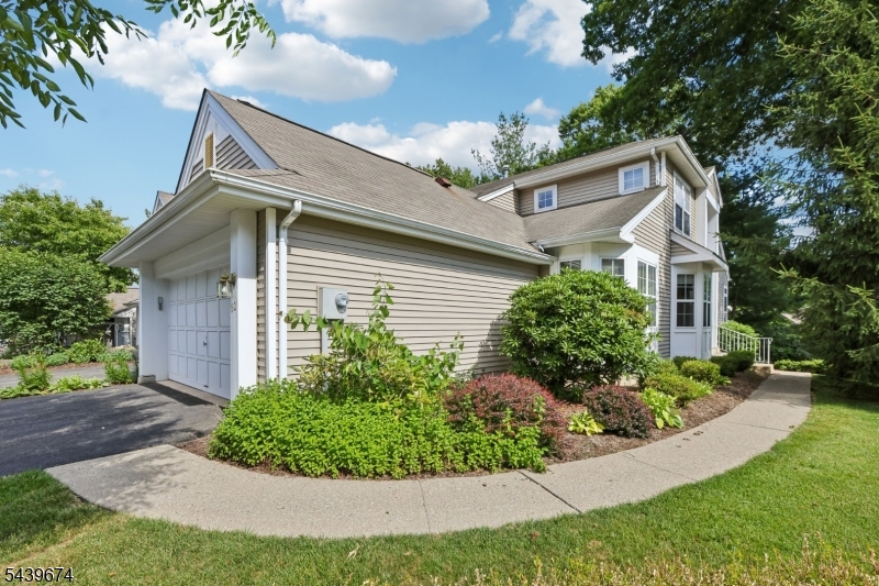 60 Woodmont Dr Property Photo 2