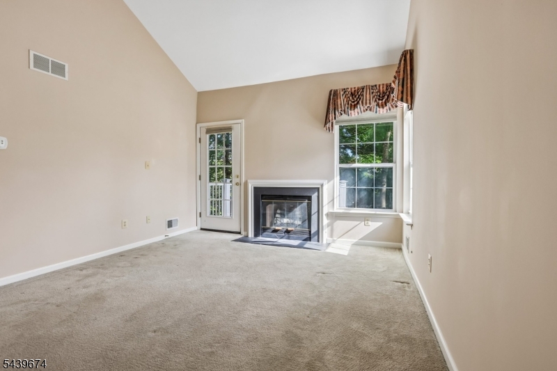 60 Woodmont Dr Property Photo 7
