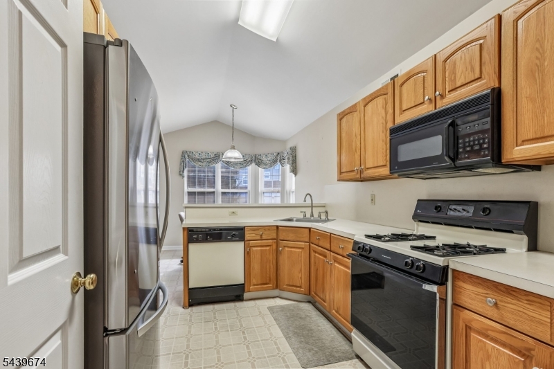 60 Woodmont Dr Property Photo 11
