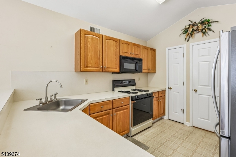 60 Woodmont Dr Property Photo 12