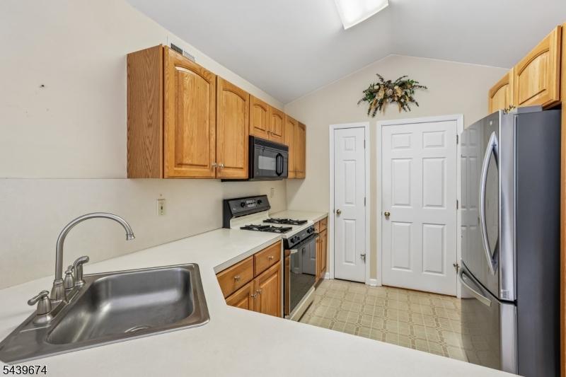 60 Woodmont Dr Property Photo 14