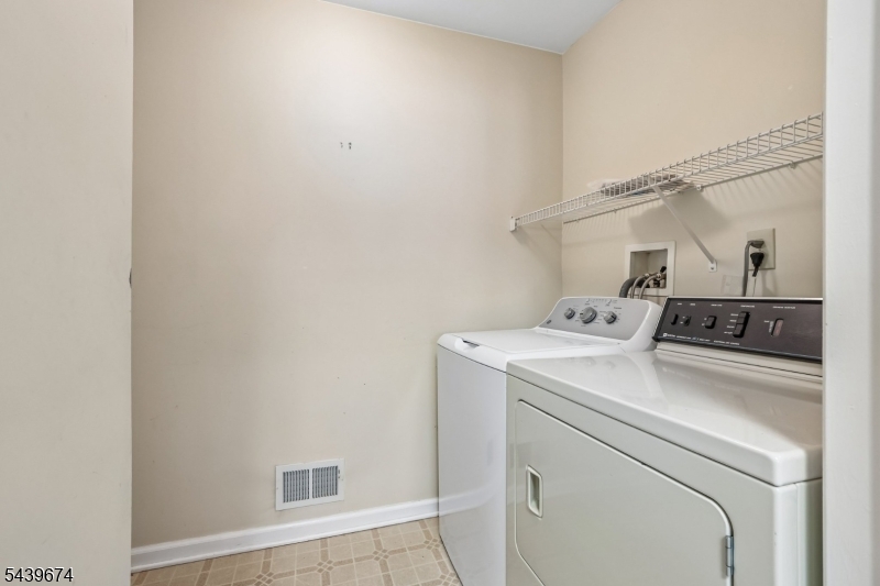 60 Woodmont Dr Property Photo 22