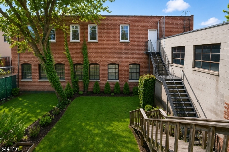 81 Holmes St Property Photo 12