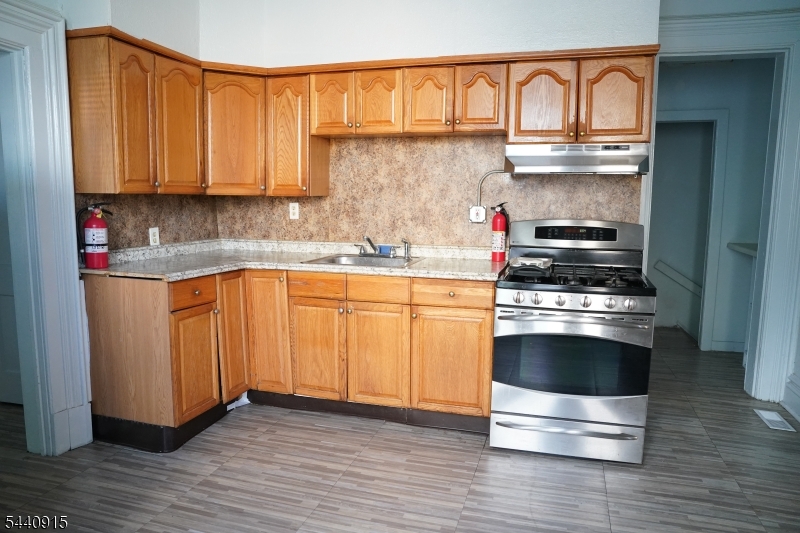 73 Hadley Ave Property Photo 7