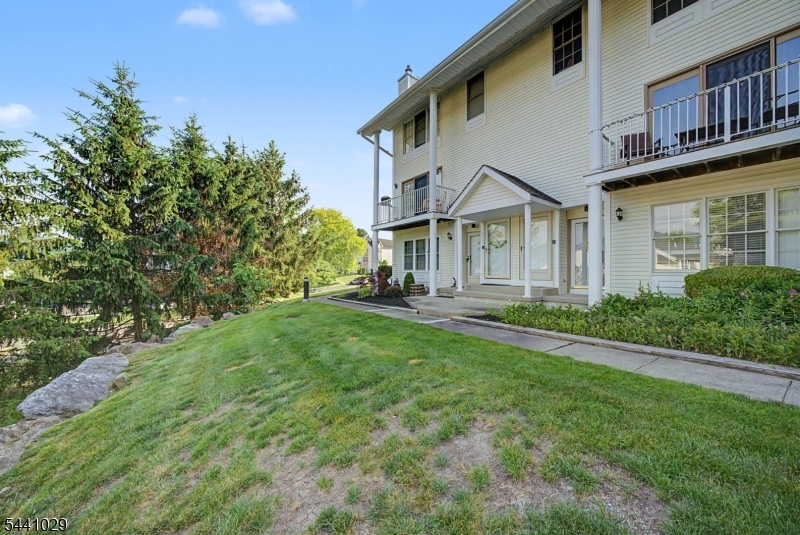 12 Amherst Ct Property Photo 3
