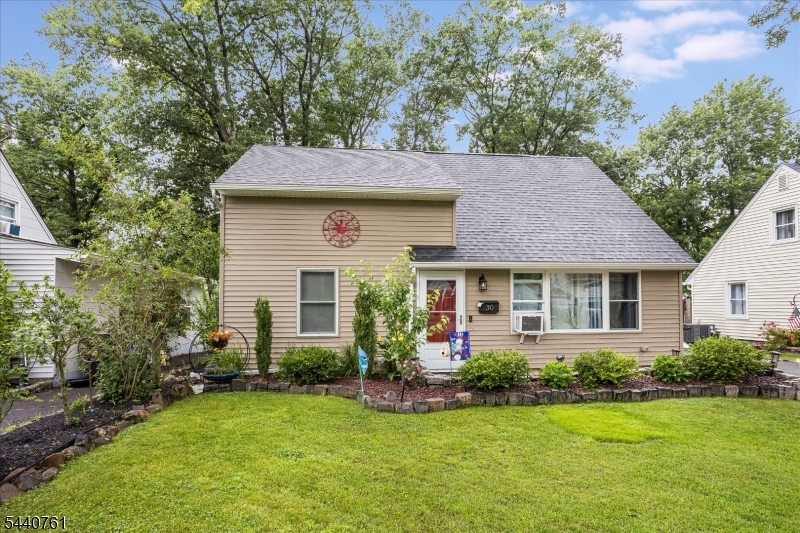 30 Hunterdon Rd Property Photo 2