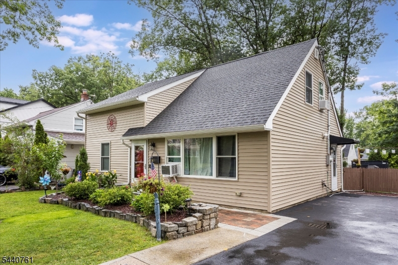 30 Hunterdon Rd Property Photo 5