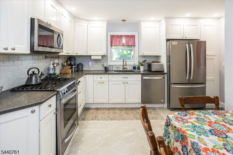30 Hunterdon Rd Property Photo 10