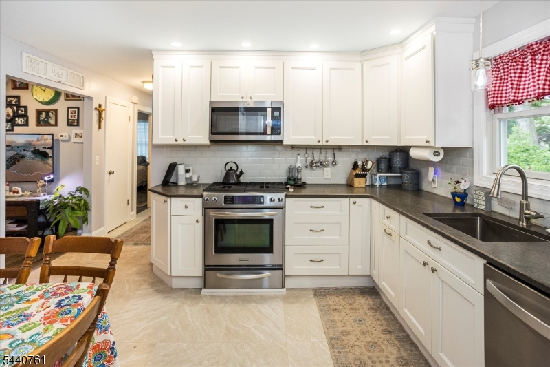30 Hunterdon Rd Property Photo 11