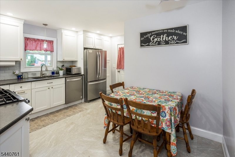 30 Hunterdon Rd Property Photo 12