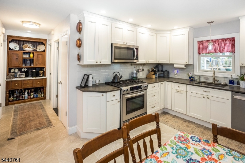 30 Hunterdon Rd Property Photo 13