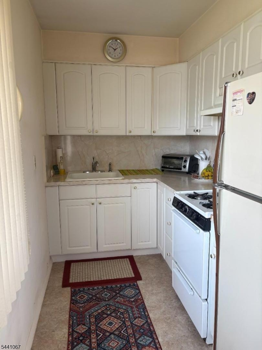 100 Bergen Boulevard Property Photo 12