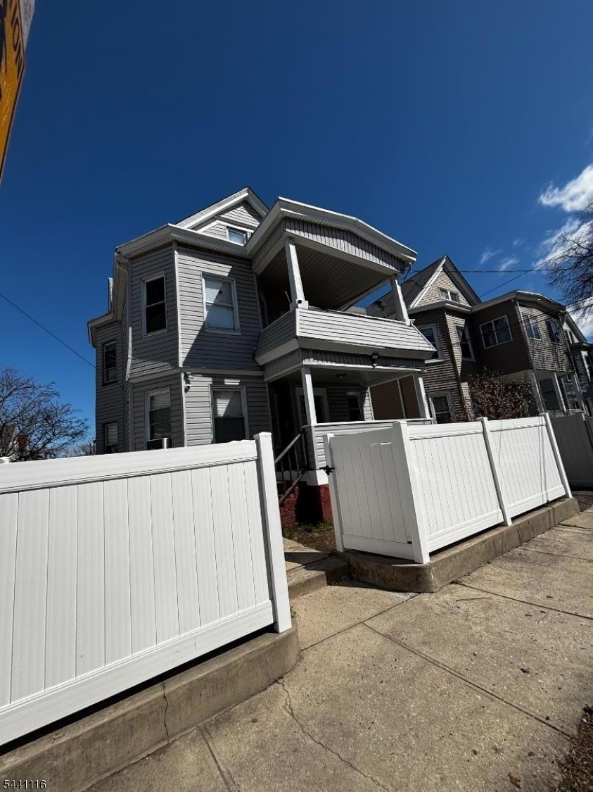 203 Lawrence St Property Photo 1