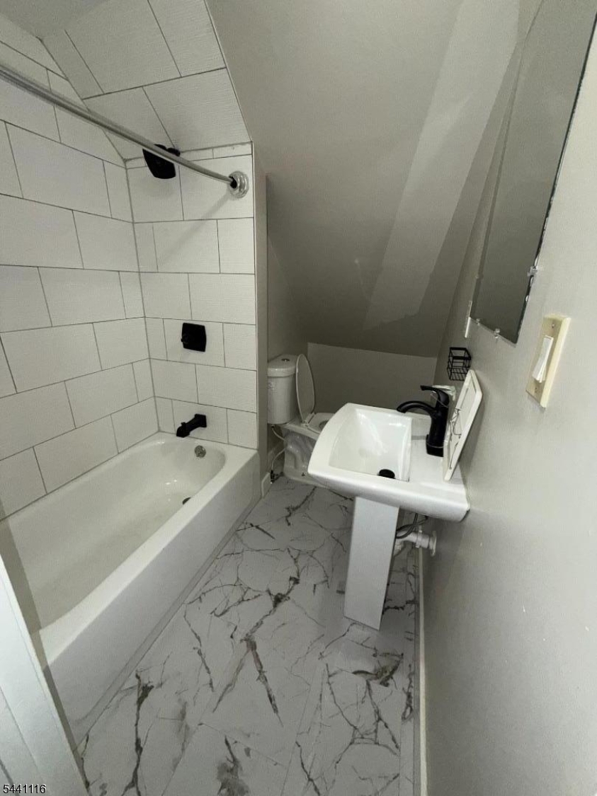 203 Lawrence St Property Photo 16