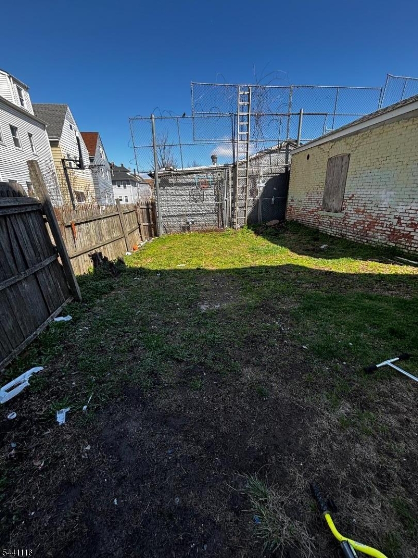 203 Lawrence St Property Photo 25