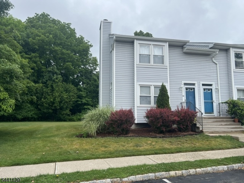 53 Village Dr