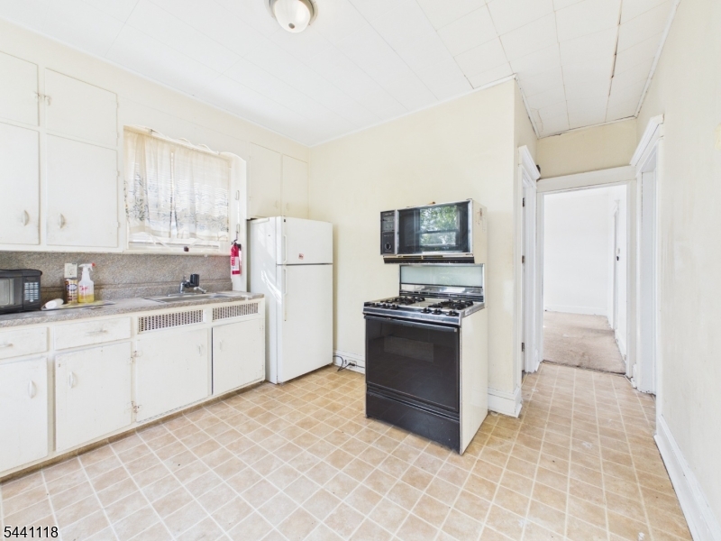 139 Fairview Ave Property Photo 6