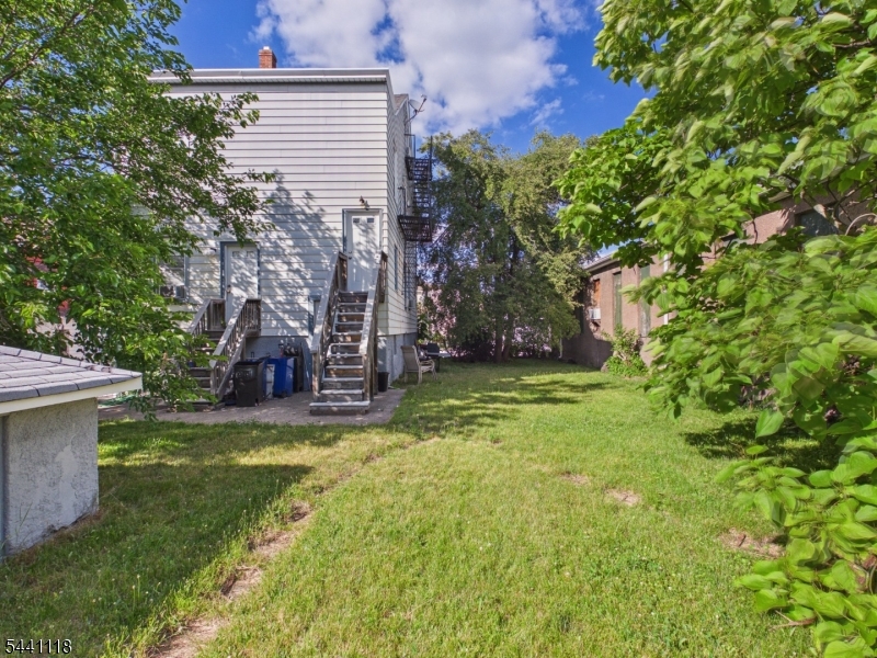 139 Fairview Ave Property Photo 25