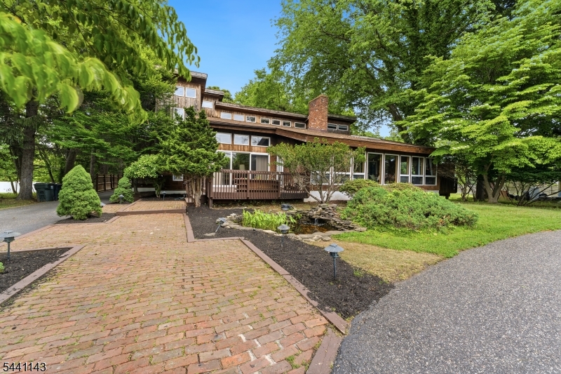 481 E Freehold Rd Property Photo 1
