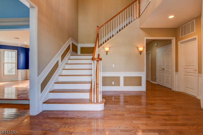 16 Commanders Ct Property Photo 2