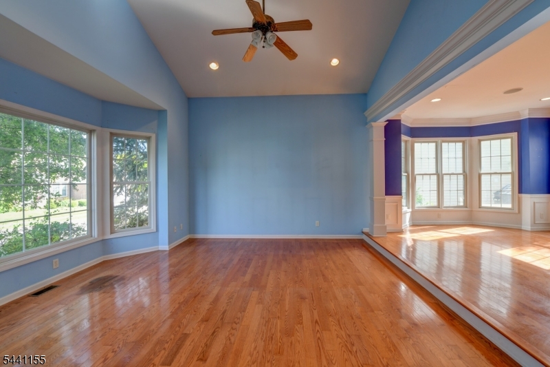 16 Commanders Ct Property Photo 3