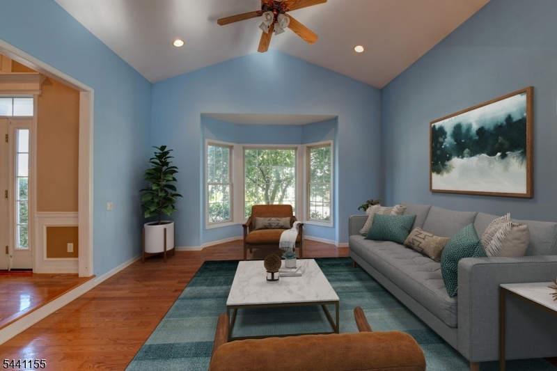 16 Commanders Ct Property Photo 4