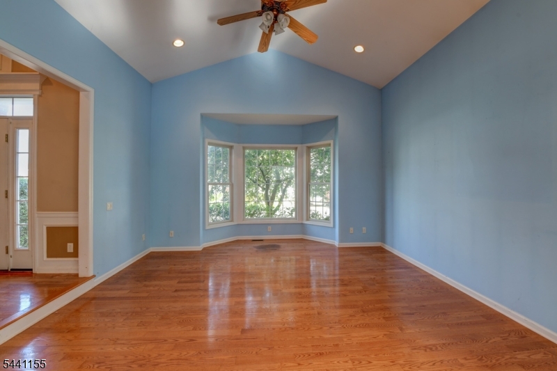 16 Commanders Ct Property Photo 5