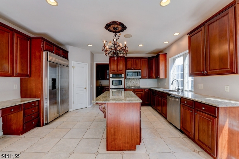 16 Commanders Ct Property Photo 11