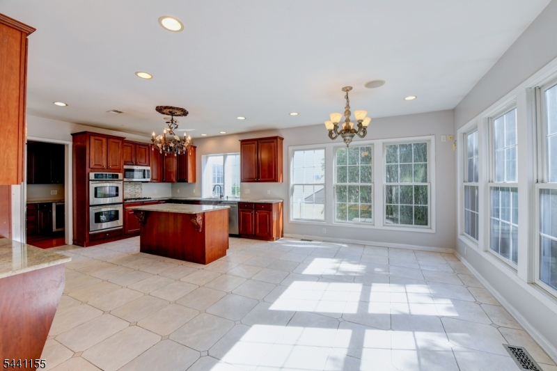 16 Commanders Ct Property Photo 12