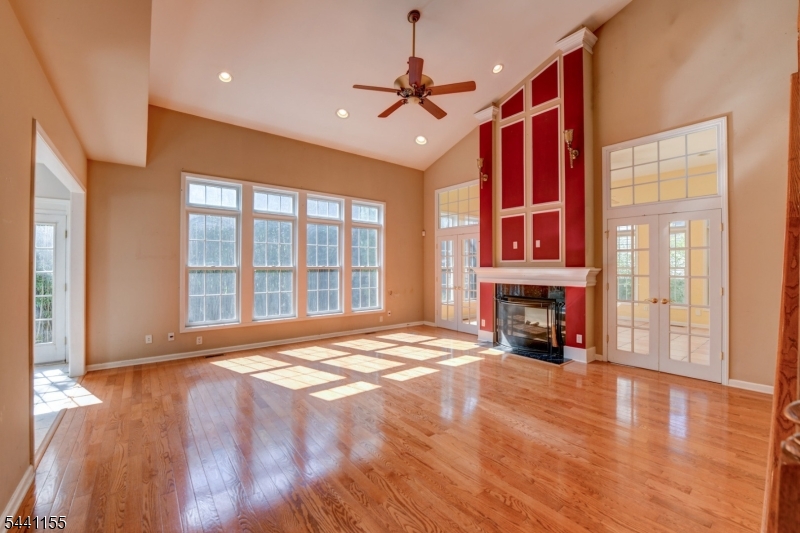 16 Commanders Ct Property Photo 17