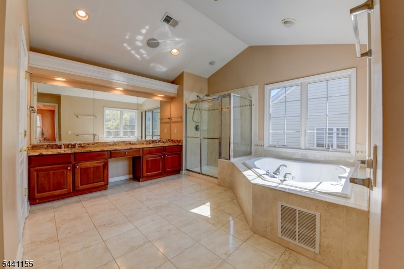 16 Commanders Ct Property Photo 28